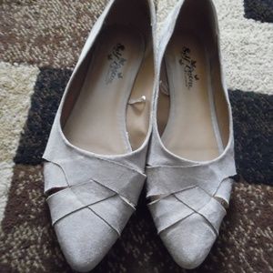 SELF ESTEEM/ Flats size 8.5 M